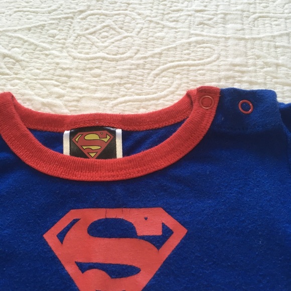 6-12mos (5/$20) Superman Romper - Picture 5 of 7